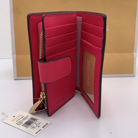 MICHAEL KORS
Md Jet Set Travel Crossgrain Leather Bifold Zip Wallet
El Pink
NWT - Picture 10 of 16